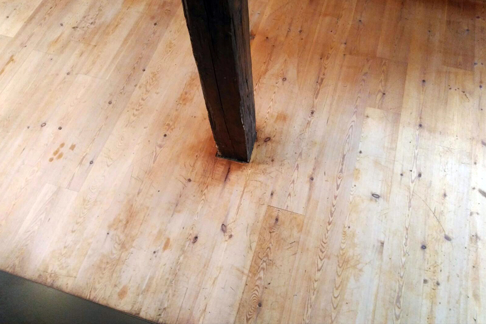 Holzboden nach der Reinigung