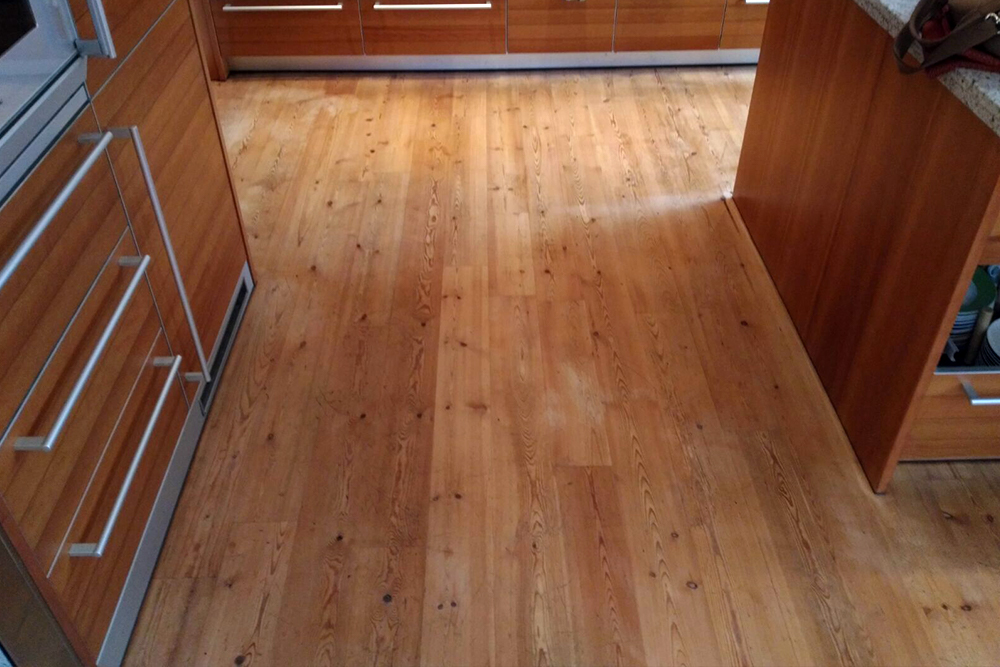 Holzboden in der Küche nachher